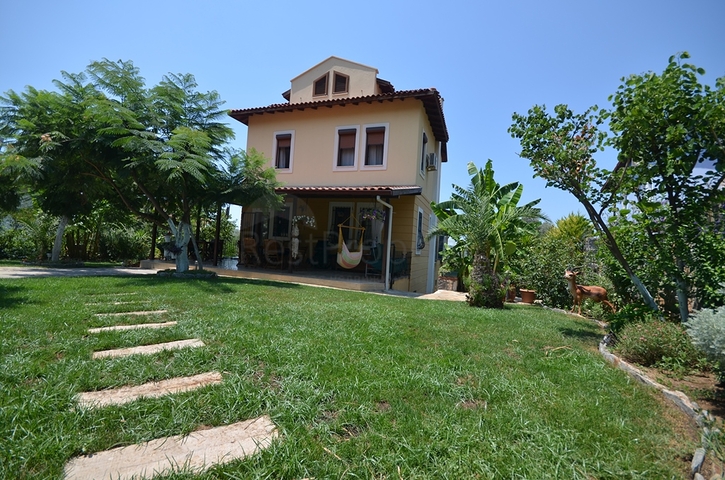 5+1 geräumige Villa in Fethiye 