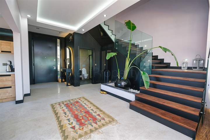 Gemütliche 4+1-Villa im Stadtteil Doshemealty - Antalya 