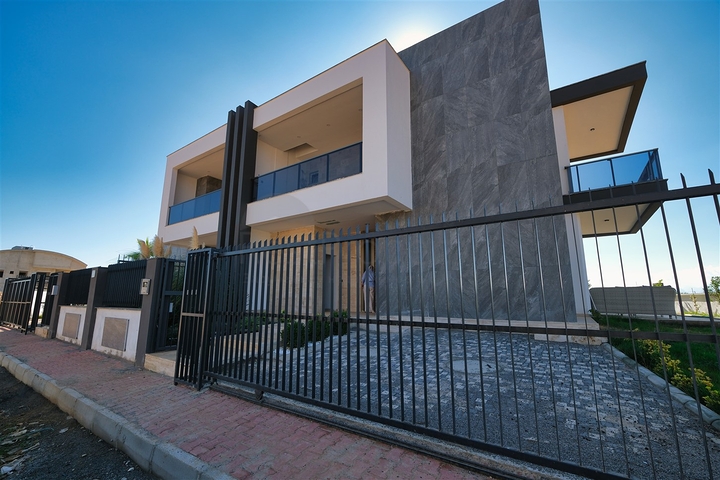 Gemütliche 4+1-Villa im Stadtteil Doshemealty - Antalya 