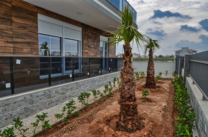 Gebäude mit 4 Wohnungen in der Gegend von Doshemealty - Antalya 