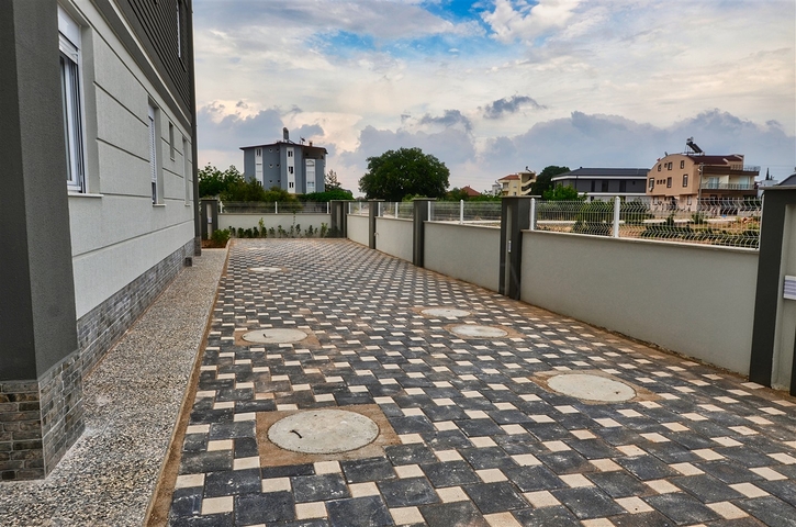 Gebäude mit 4 Wohnungen in der Gegend von Doshemealty - Antalya 