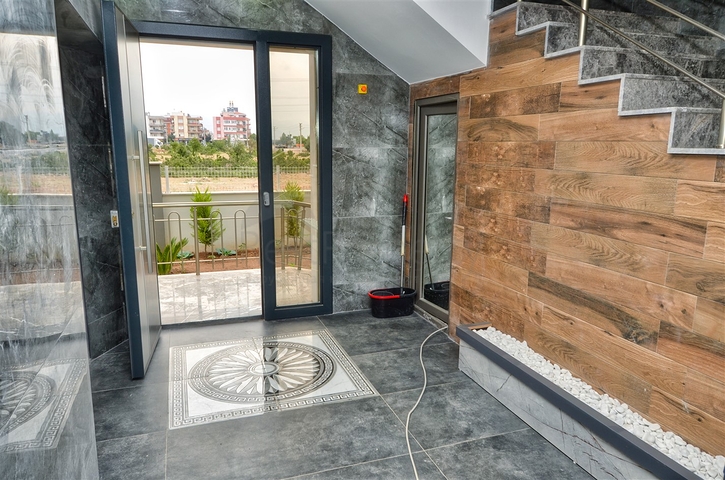 Gebäude mit 4 Wohnungen in der Gegend von Doshemealty - Antalya 