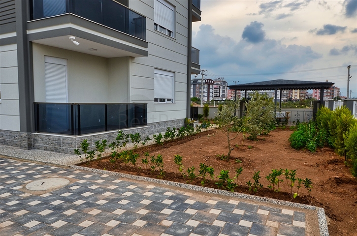 Gebäude mit 4 Wohnungen in der Gegend von Doshemealty - Antalya 