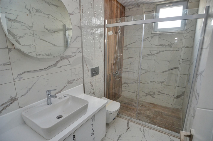 Gebäude mit 4 Wohnungen in der Gegend von Doshemealty - Antalya 