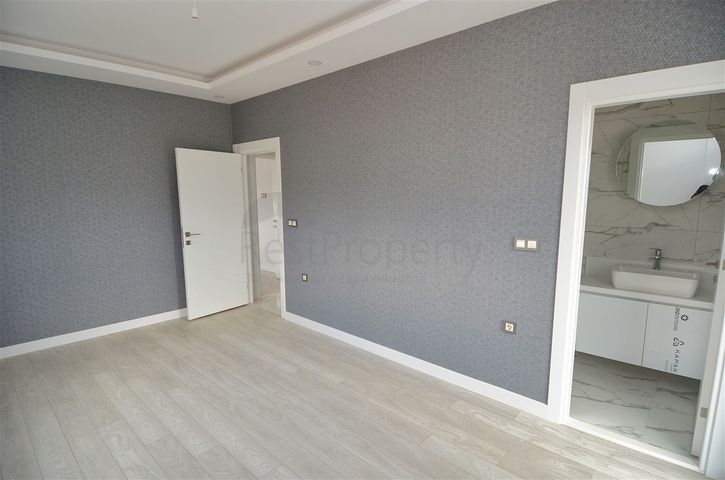 Gebäude mit 4 Wohnungen in der Gegend von Doshemealty - Antalya 