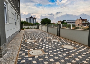 Gebäude mit 4 Wohnungen in der Gegend von Doshemealty - Antalya 