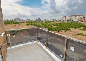 Gebäude mit 4 Wohnungen in der Gegend von Doshemealty - Antalya 