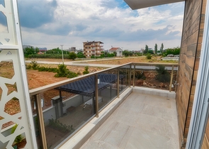 Gebäude mit 4 Wohnungen in der Gegend von Doshemealty - Antalya 