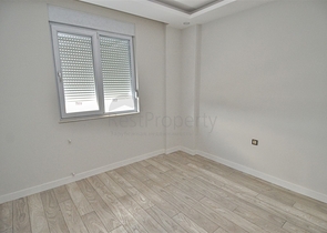 Gebäude mit 4 Wohnungen in der Gegend von Doshemealty - Antalya 