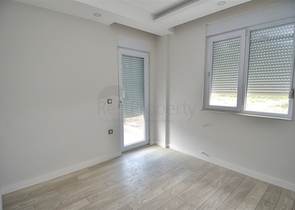 Gebäude mit 4 Wohnungen in der Gegend von Doshemealty - Antalya 