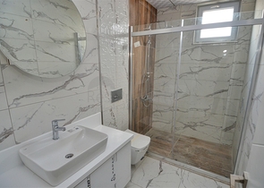 Gebäude mit 4 Wohnungen in der Gegend von Doshemealty - Antalya 