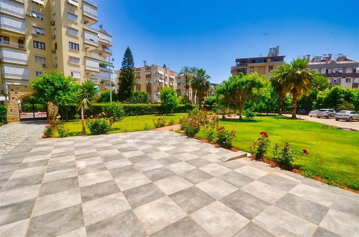 Wohnung mit 5+2 Grundrissen im Stadtteil Yesilbahce - Antalya 