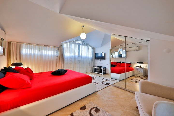 Villa mit 5+1 Pool in Fethiye 