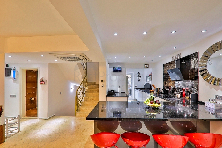 Villa mit 5+1 Pool in Fethiye 