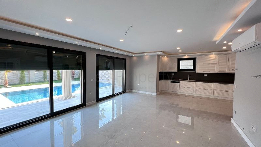 5+1 unmöblierte Villa in Fethiye 