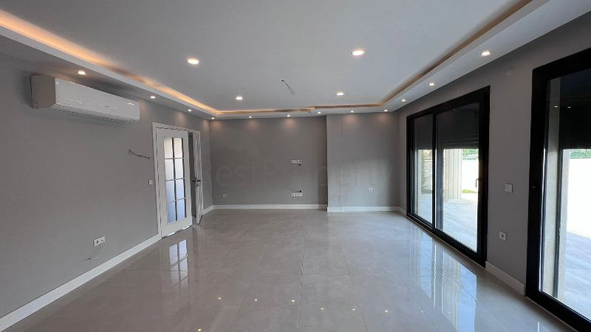 5+1 unmöblierte Villa in Fethiye 