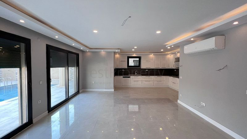 5+1 unmöblierte Villa in Fethiye 