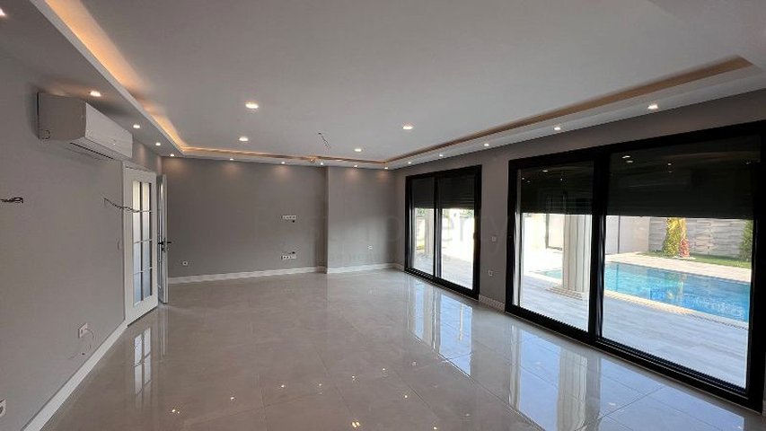 5+1 unmöblierte Villa in Fethiye 