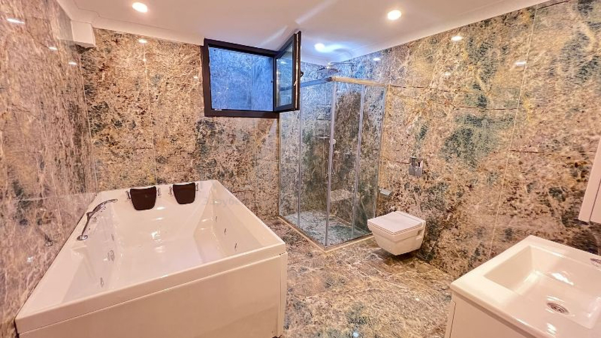 5+1 unmöblierte Villa in Fethiye 