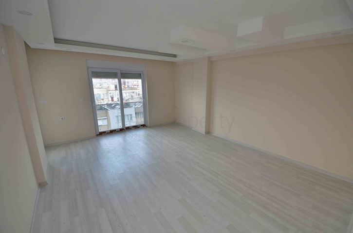 Geräumige 3+1-Wohnung im Zentrum von Antalya