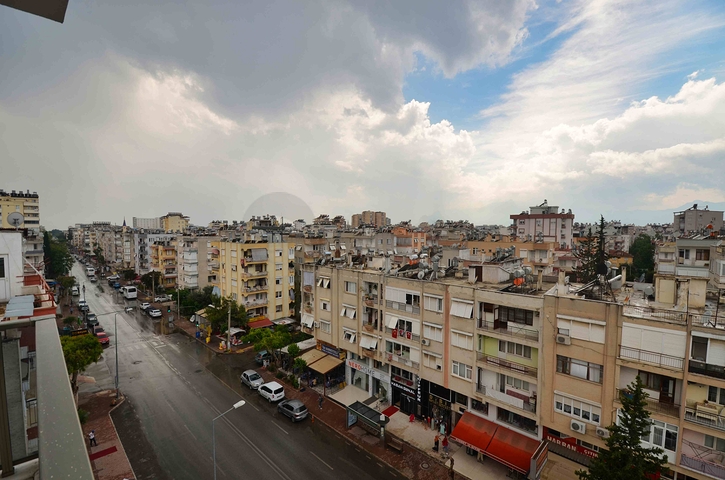 Geräumige 3+1-Wohnung im Zentrum von Antalya