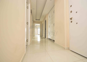 Geräumige 3+1-Wohnung im Zentrum von Antalya