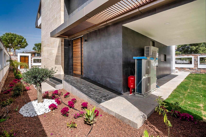 Geräumige Villa mit 6+1 Grundriss in der Region Doshemealty - Antalya 