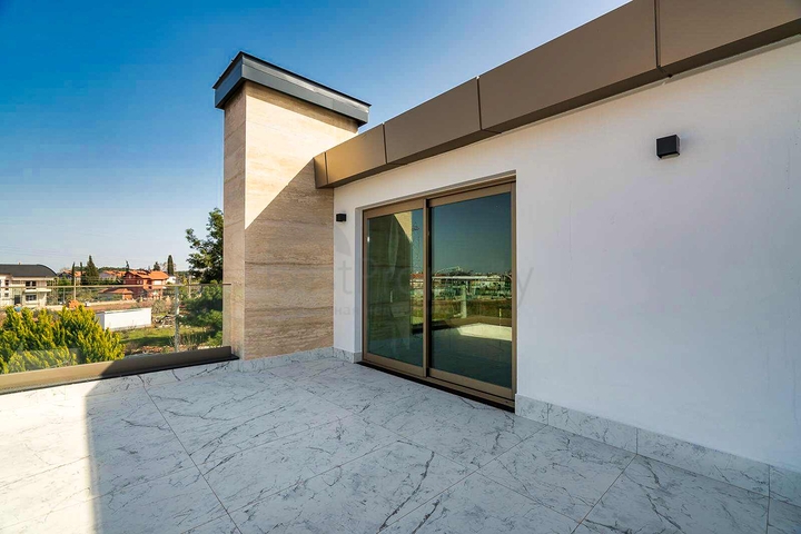 Geräumige Villa mit 6+1 Grundriss in der Region Doshemealty - Antalya 