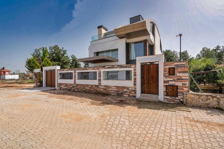 Geräumige Villa mit 6+1 Grundriss in der Region Doshemealty - Antalya 