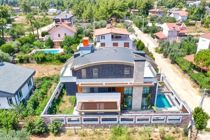 Geräumige Villa mit 6+1 Grundriss in der Region Doshemealty - Antalya 