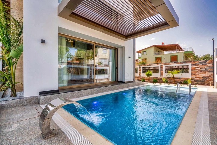 Geräumige Villa mit 6+1 Grundriss in der Region Doshemealty - Antalya 