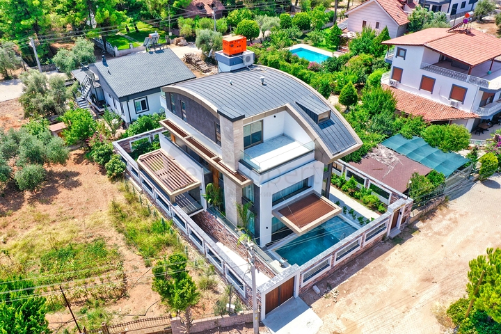 Geräumige Villa mit 6+1 Grundriss in der Region Doshemealty - Antalya 