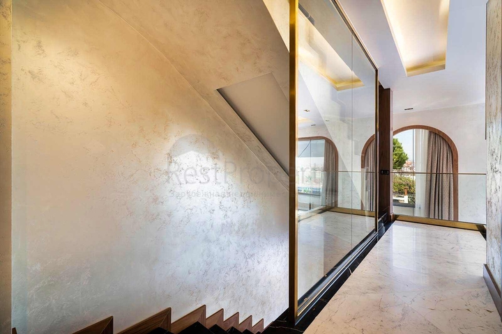 Geräumige Villa mit 6+1 Grundriss in der Region Doshemealty - Antalya 