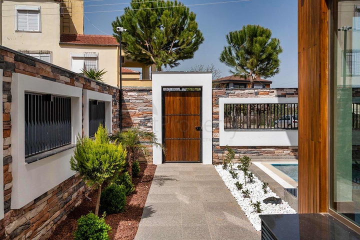 Geräumige Villa mit 6+1 Grundriss in der Region Doshemealty - Antalya 