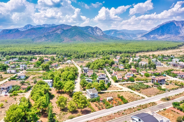 Geräumige Villa mit 6+1 Grundriss in der Region Doshemealty - Antalya 