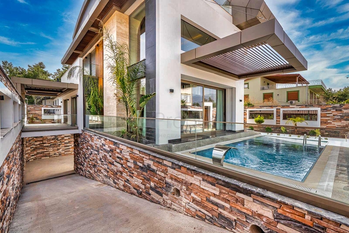 Geräumige Villa mit 6+1 Grundriss in der Region Doshemealty - Antalya 