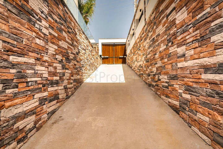 Geräumige Villa mit 6+1 Grundriss in der Region Doshemealty - Antalya 