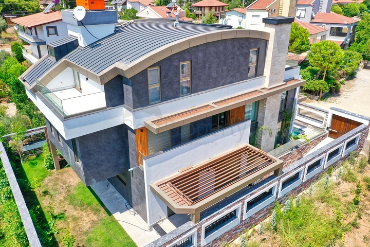Geräumige Villa mit 6+1 Grundriss in der Region Doshemealty - Antalya 