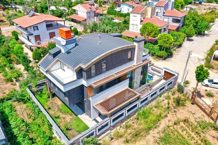 Geräumige Villa mit 6+1 Grundriss in der Region Doshemealty - Antalya 