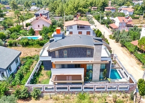 Geräumige Villa mit 6+1 Grundriss in der Region Doshemealty - Antalya 