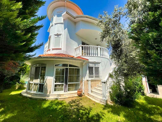 320 m2 große 3+1-Villa in Belek