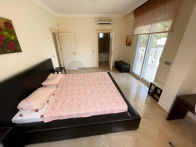 320 m2 große 3+1-Villa in Belek