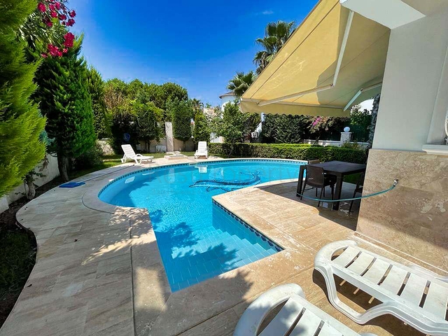 320 m2 große 3+1-Villa in Belek