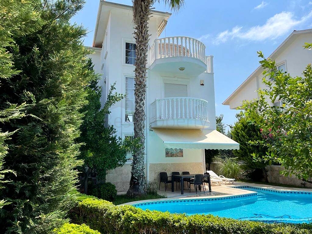 320 m2 große 3+1-Villa in Belek