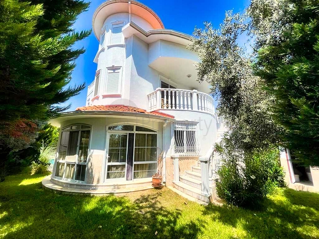320 m2 große 3+1-Villa in Belek