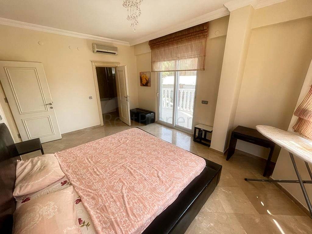 320 m2 große 3+1-Villa in Belek