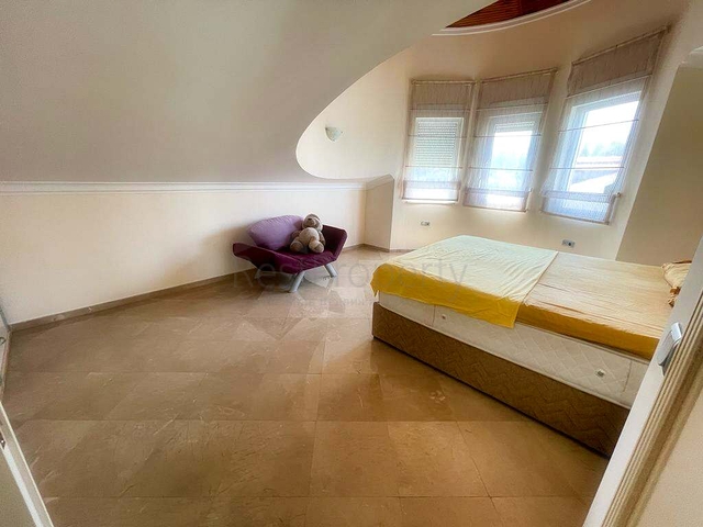 320 m2 große 3+1-Villa in Belek