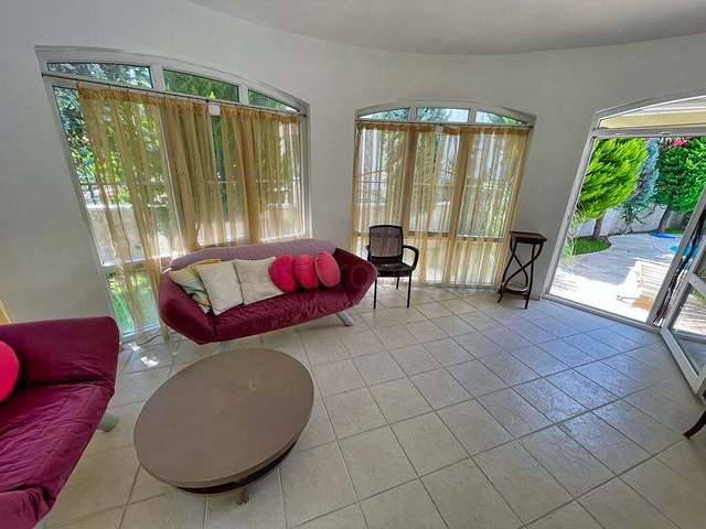 320 m2 große 3+1-Villa in Belek