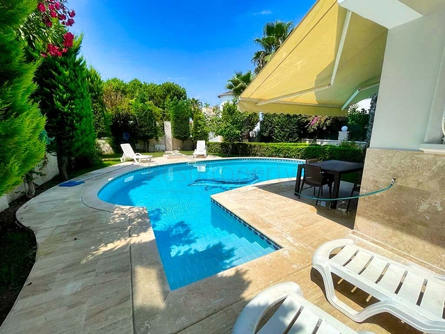 320 m2 große 3+1-Villa in Belek