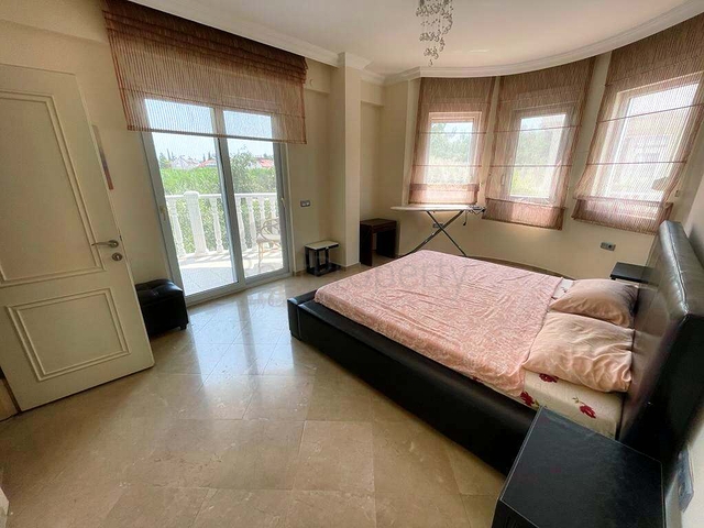 320 m2 große 3+1-Villa in Belek